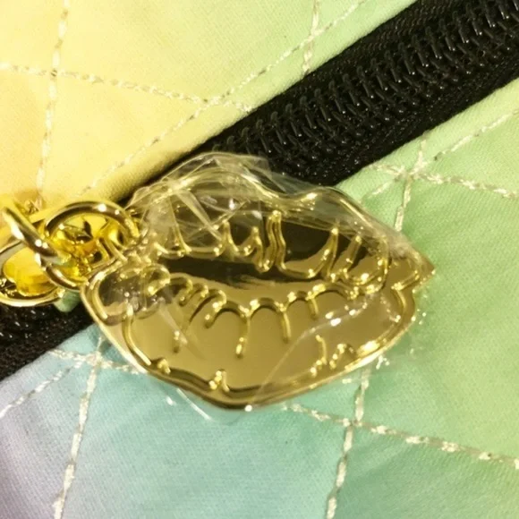 Betsey Johnson weekender rainbow bag NWT - Picture 12 of 16